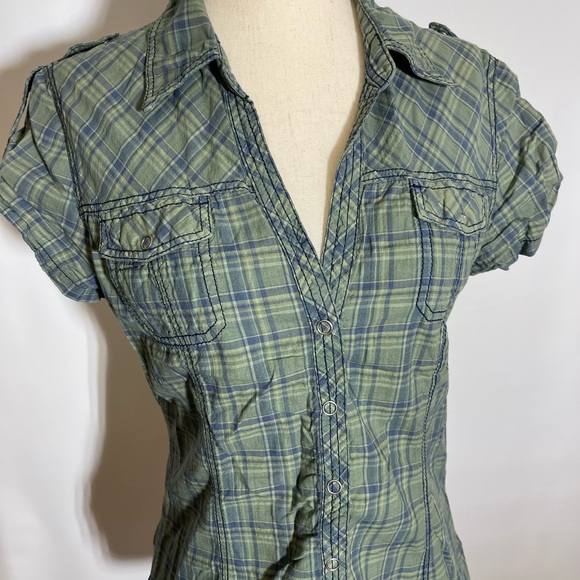 H&M Divided • Short Sleeve Green Plaid Snap Burton Top 10 ASO Bella Swan Alt - Picture 7 of 8